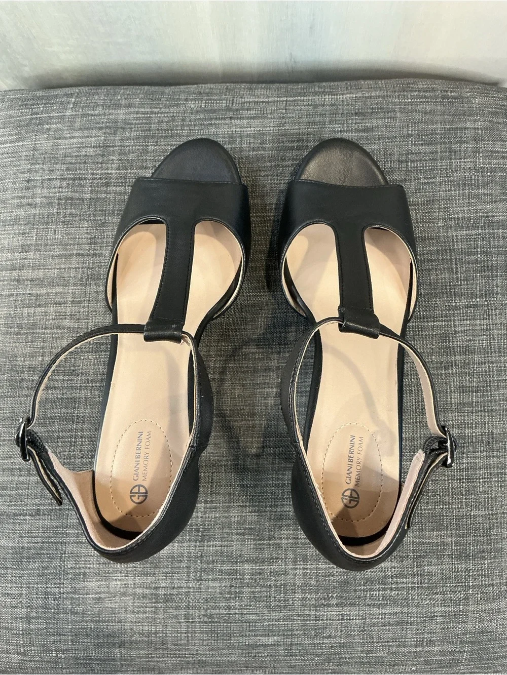 NEW Giani Bernini Claraal Leather T-Strap Sandals Black Heel Size 8M NIB